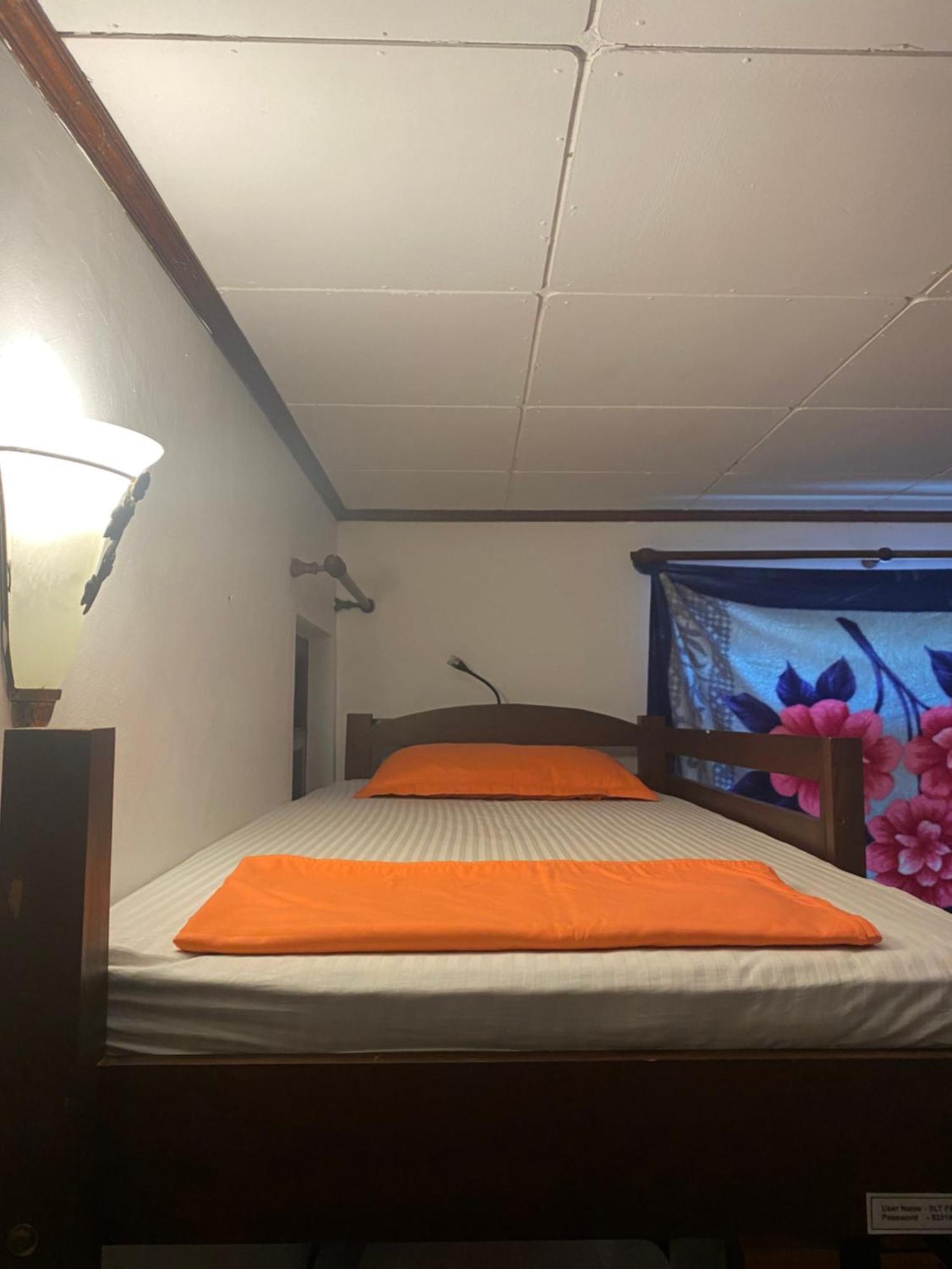 Sky Hostel Negombo Luaran gambar