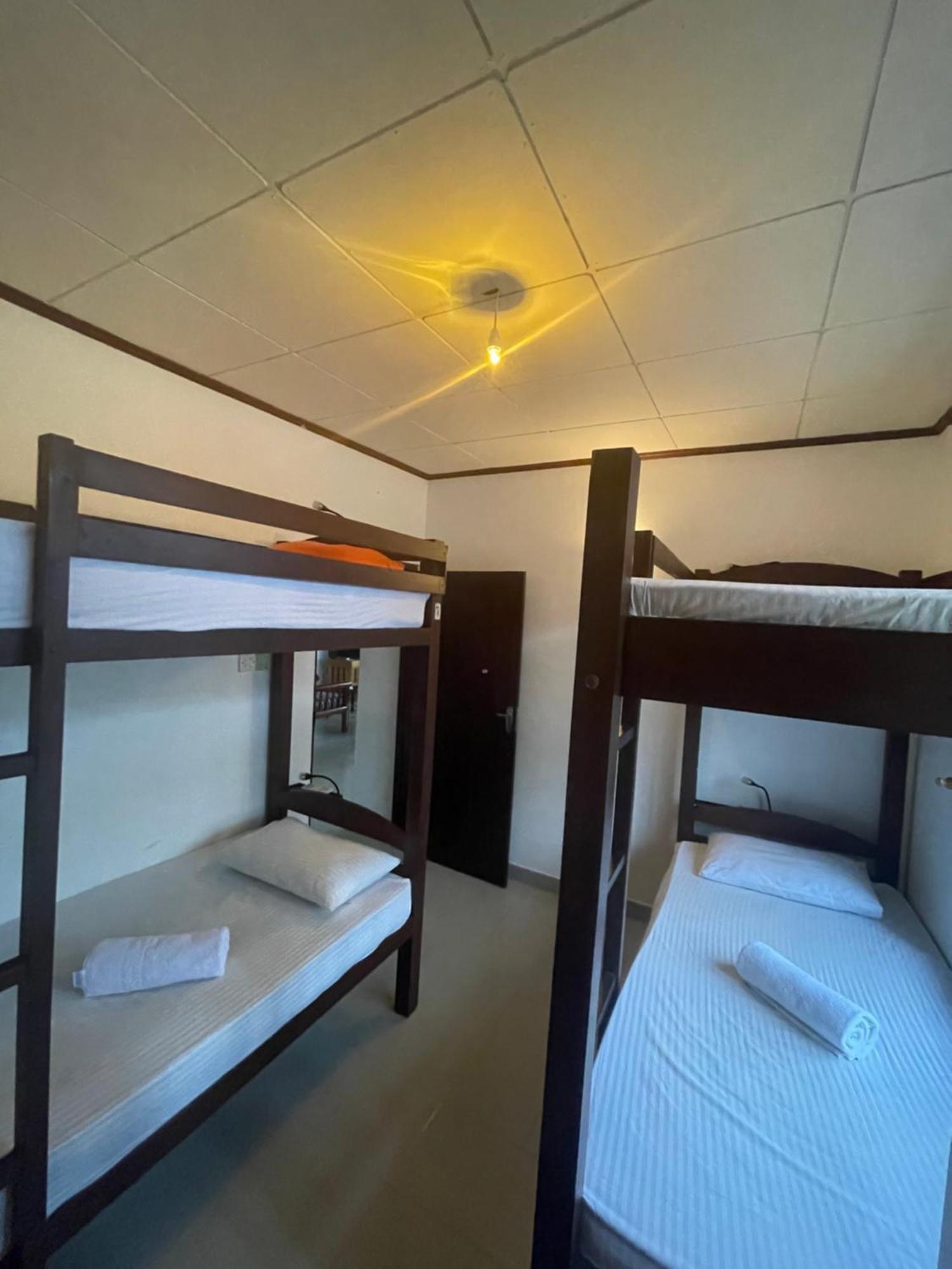 Sky Hostel Negombo Luaran gambar